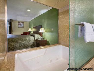 Howard Johnson By Wyndham Reseda & Hotel Los Ángeles