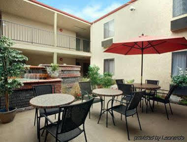 Howard Johnson By Wyndham Reseda & 3* Los Ángeles