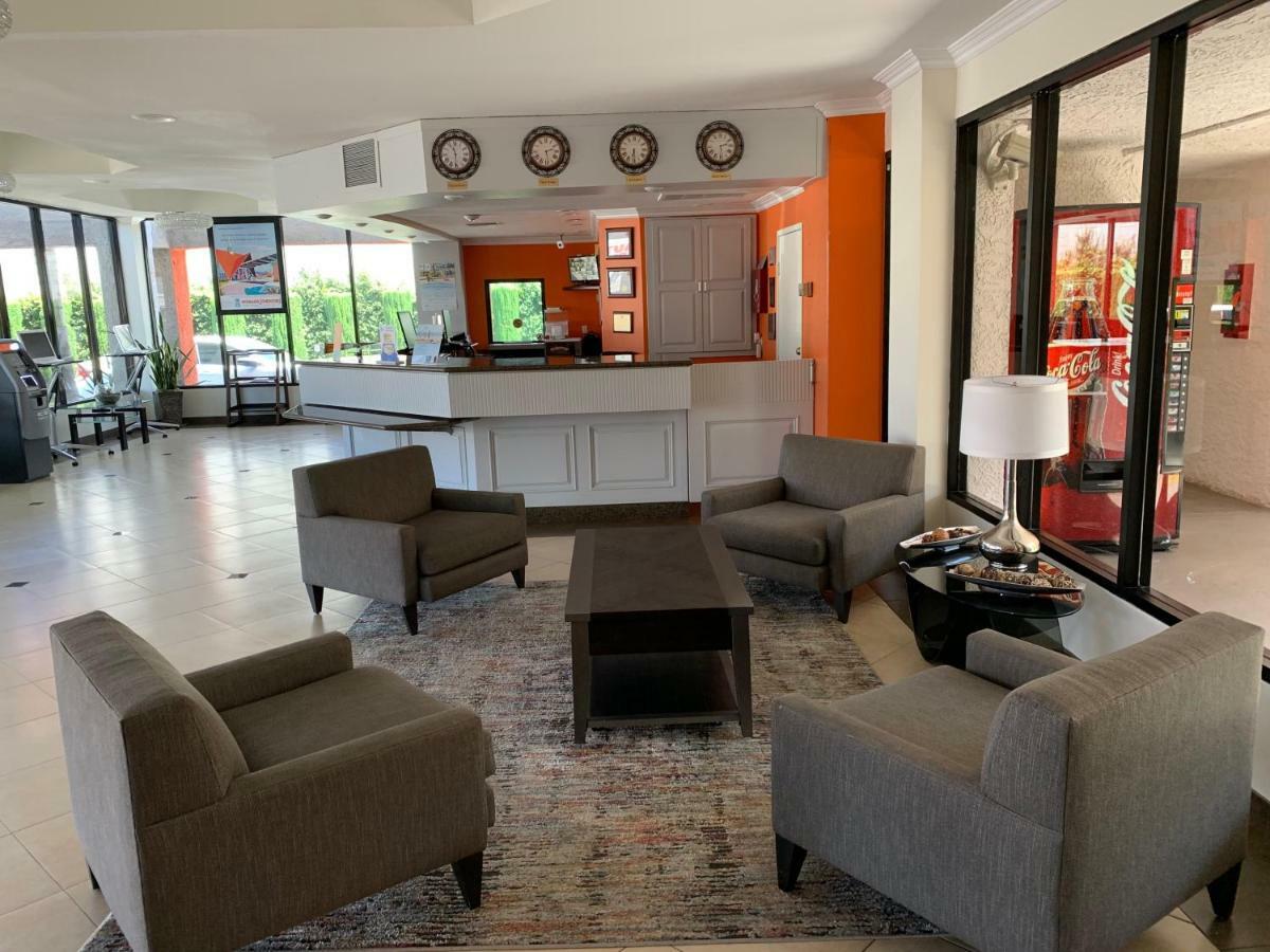 Howard Johnson By Wyndham Reseda & 3* Los Ángeles