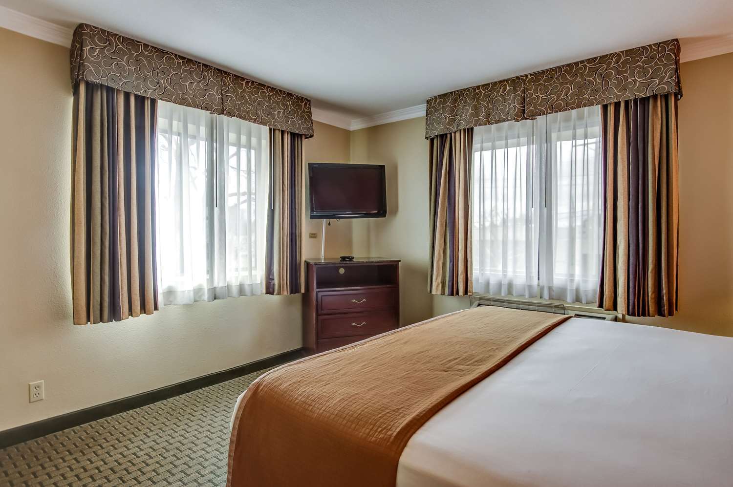 Howard Johnson By Wyndham Reseda & Hotel Los Ángeles