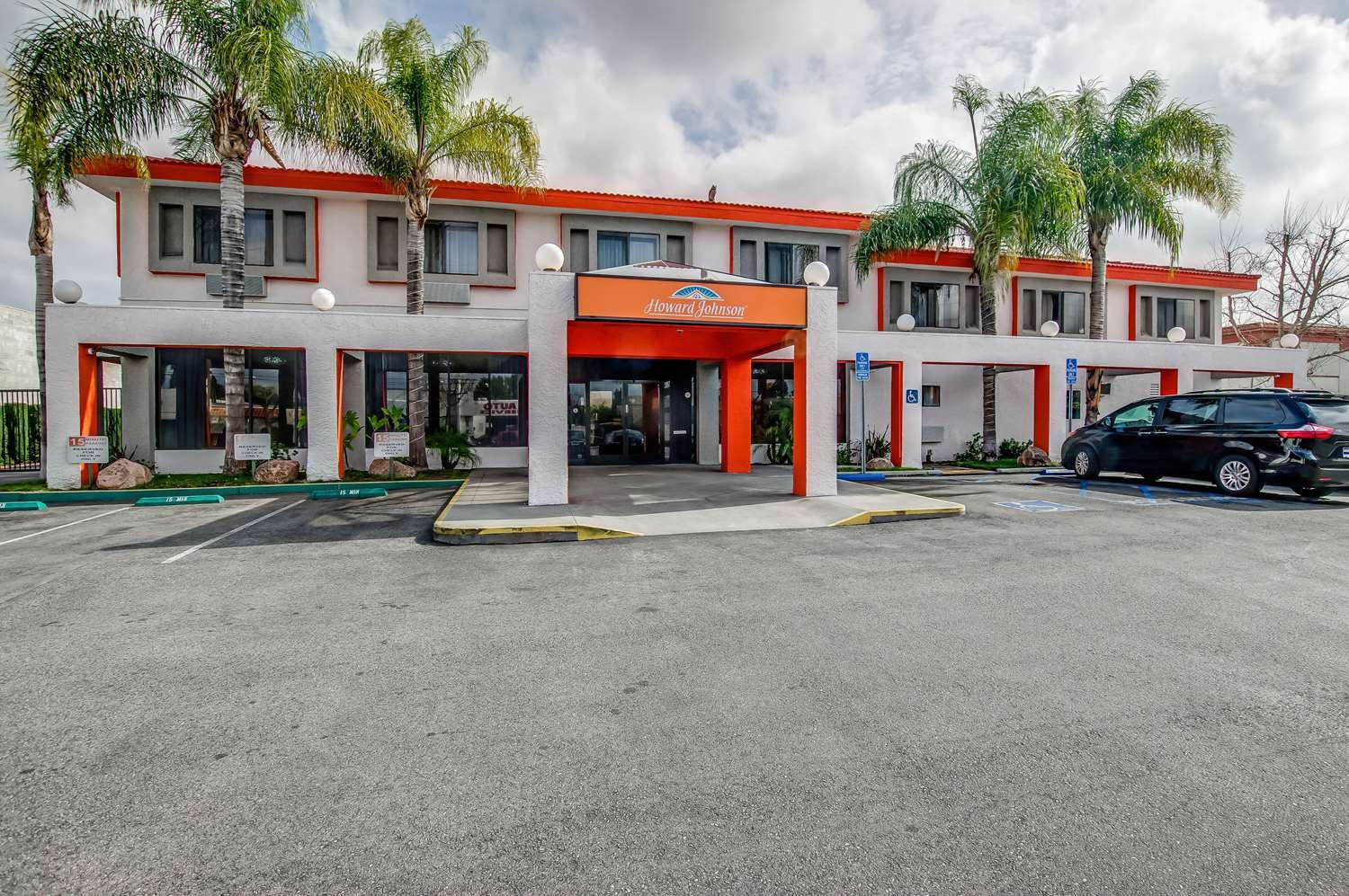 Howard Johnson By Wyndham Reseda & 3* Los Ángeles